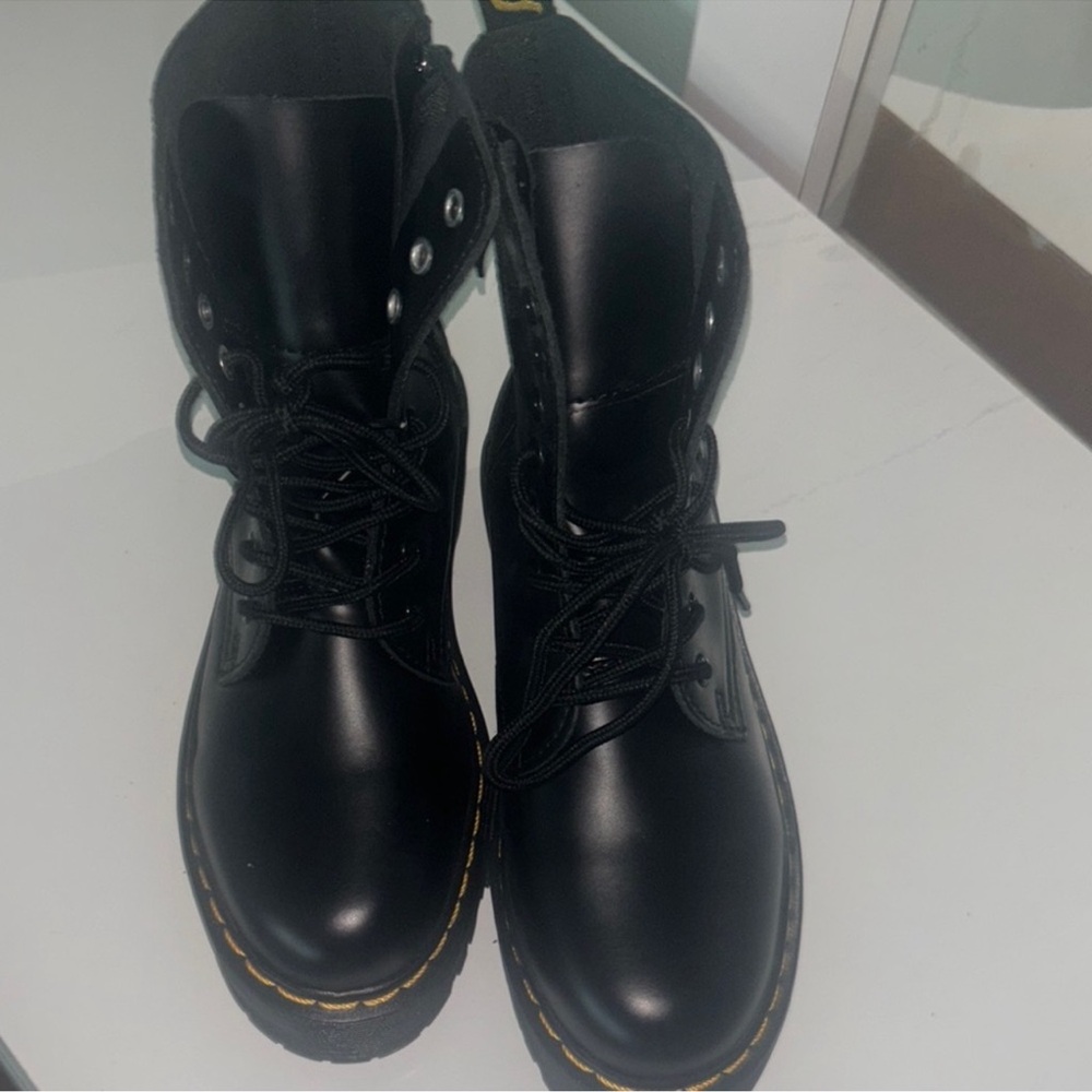 Dr Marten Jadon - Picture 2 of 5